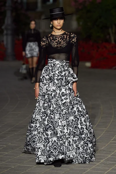 Look 12